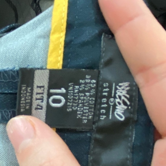 Mossimo Mid Waist Curvy Hip Capri Pants NWT Sz 10 - Picture 9 of 9